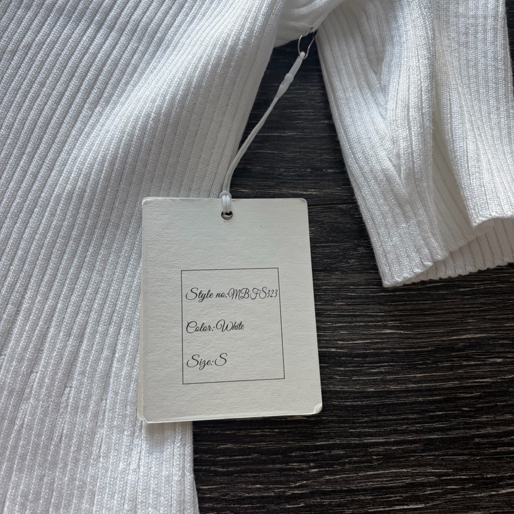 White Button-Up Ribbed Top - Picture 3 of 4